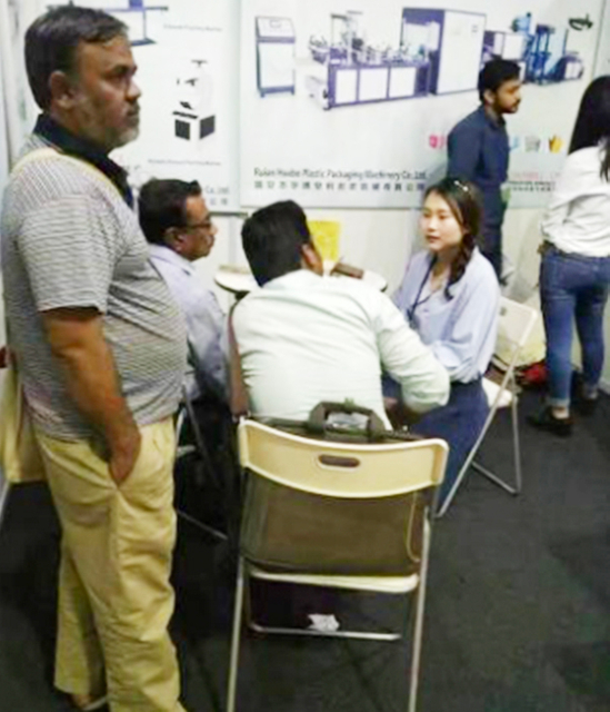 a exposição de Bangladesh da empresa de máquinas de corte não tecido