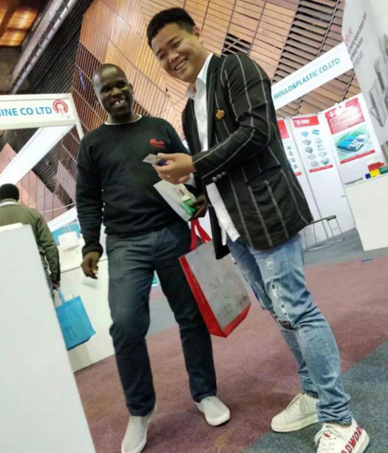 a exposição do Quênia da fábrica de máquinas para fazer sacolas não tecidas