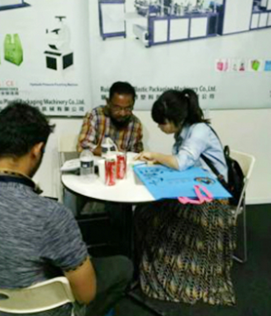 a exposição de Bangladesh da empresa de máquinas de corte não tecido